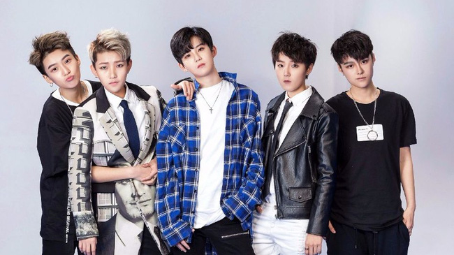 Boyband Cpop mới thành lập gây sốt bởi 5 thành viên thực chất đều là... con gái - Ảnh 1.