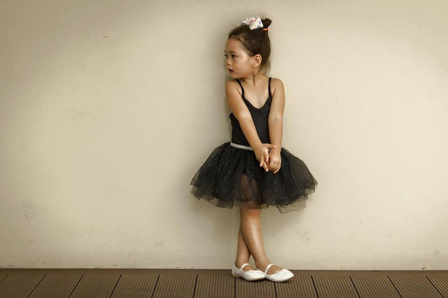 Tròn 3 tuổi, con gái của Đoan Trang và chồng Tây ngày càng xinh xắn, sành điệu - Ảnh 2.