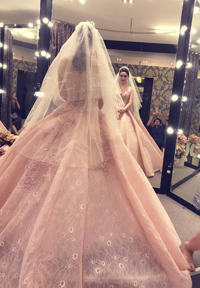 Ngọc Lan rạng rỡ đi thử váy cưới với Thanh Bình - Ảnh 2.