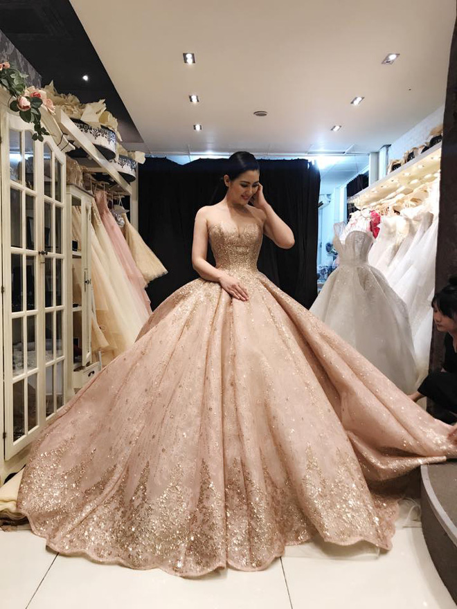 Ngọc Lan rạng rỡ đi thử váy cưới với Thanh Bình - Ảnh 3.