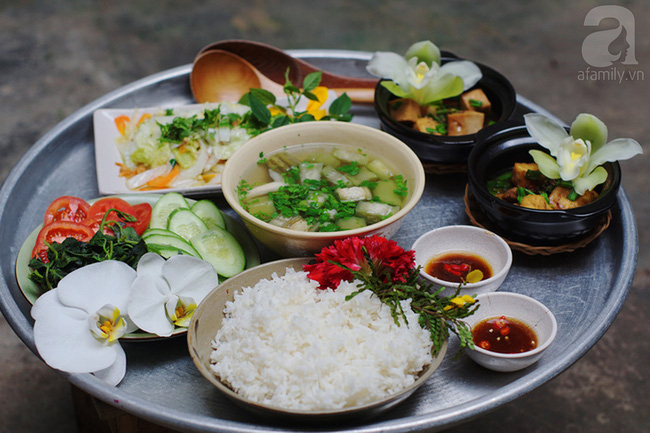 Ở Sài Gòn, có một nơi rất xinh để bạn tĩnh tâm trong không gian, đồ ăn thức uống ngập cỏ hoa - Ảnh 9.
