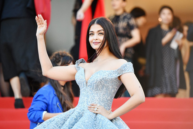 Hoa hậu Aishwarya Rai đẹp như Lọ Lem, chặt chém dàn mỹ nhân trên đấu trường nhan sắc Cannes! - Ảnh 1.