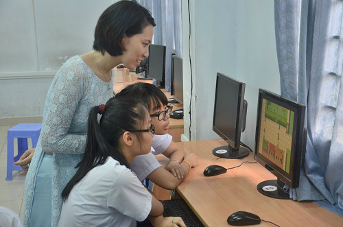 Cô giao dạy văn học bằng... game - 1