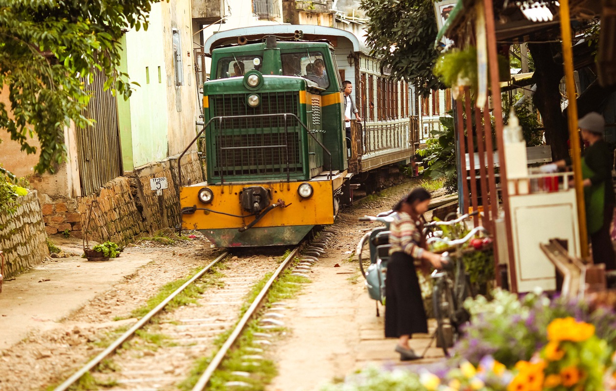 1Toa tau co da lat ga trai mat