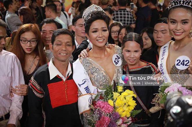 lo dien em gai xinh dep cua hoa hau hvvn h&#39;hen nie: 18 tuoi, &#34;da la vo nguoi ta&#34; - 2