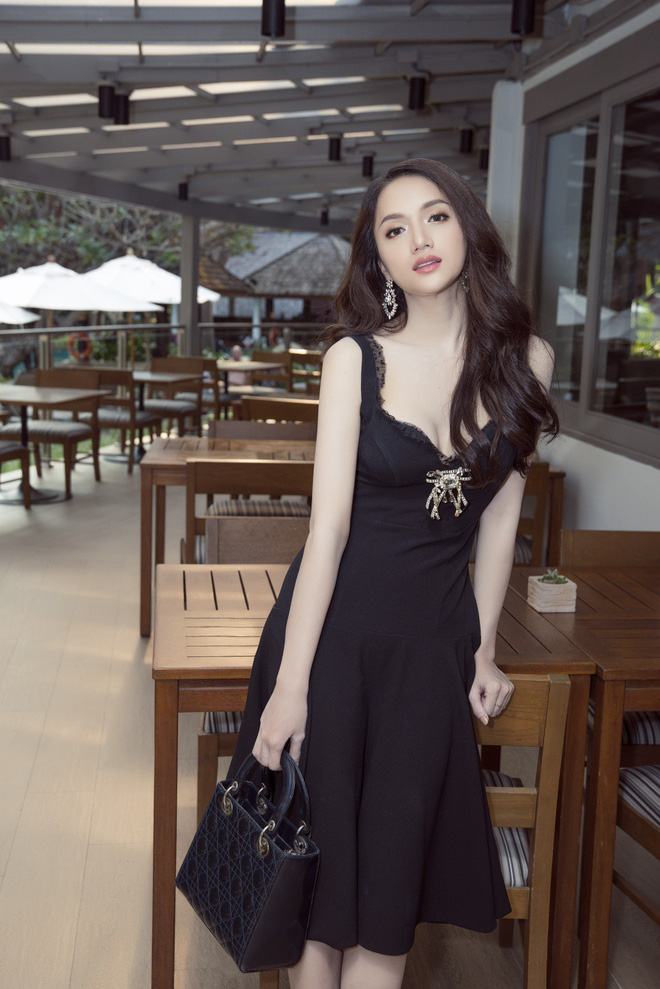 Vừa có mặt tham dự Hoa hậu Chuyển giới Quốc tế, Hương Giang đã xuất hiện nổi bật trên báo Thái - Ảnh 7.