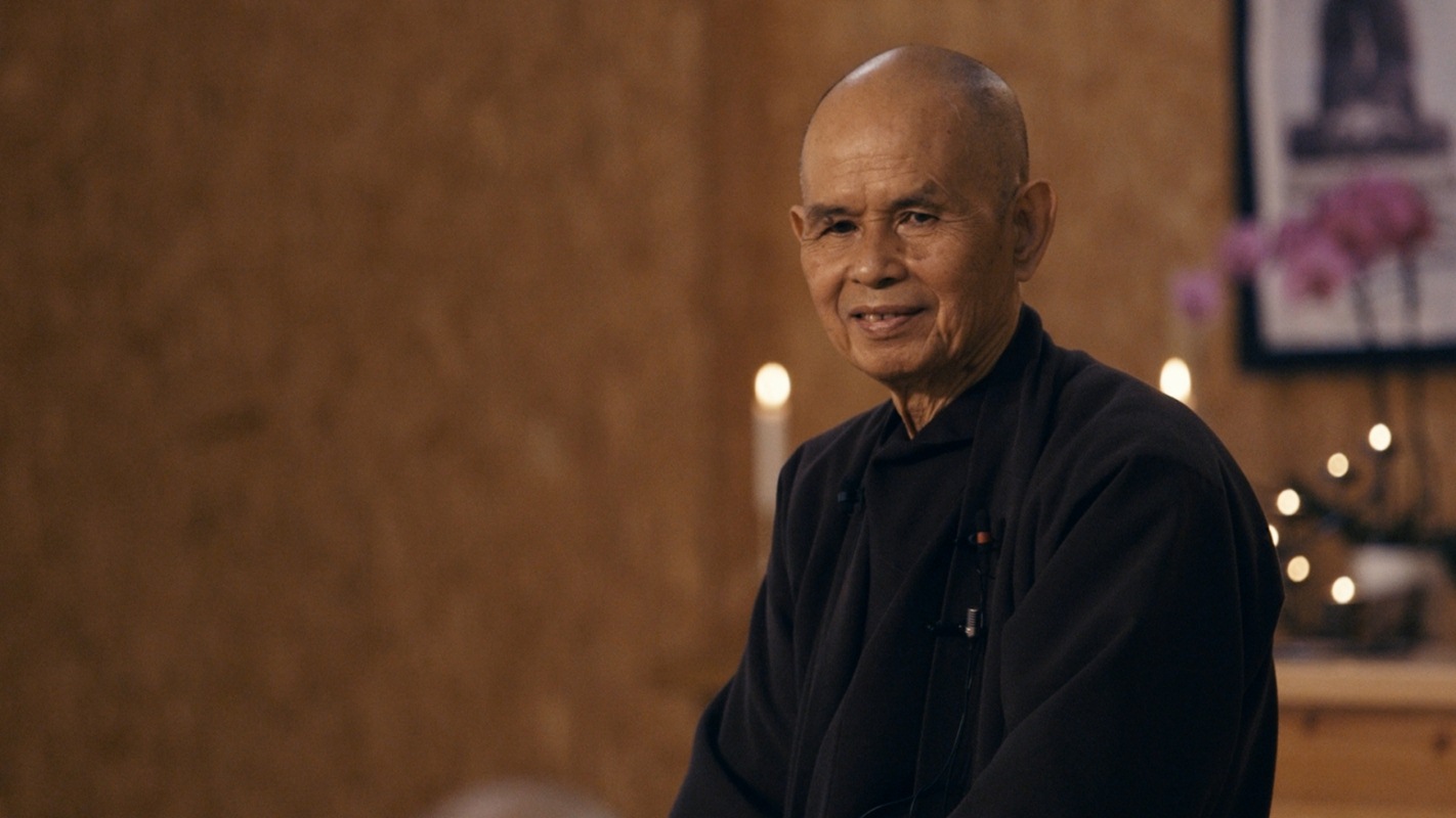 resized12_016 Thich Nhat Hanh adoing dharma talk in Plum Village France_¬Speakit Productions Ltd