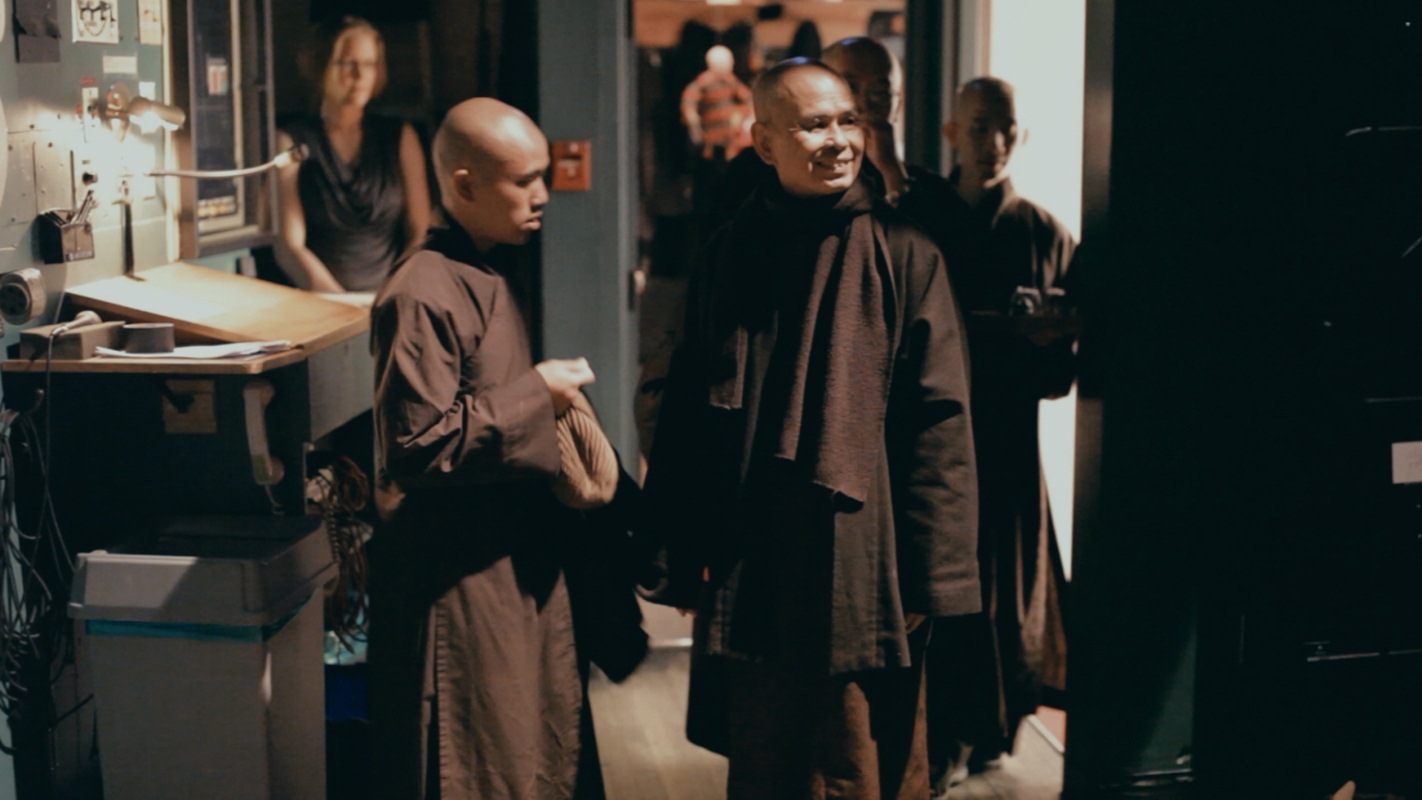 resized13_017 Thich Nhat Hanh arriving backstage at theatre in USA_¬Speakit Productions Ltd