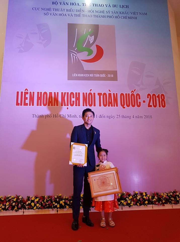 BÉ NGÂN CHI TẠI LIÊN HOAN KỊCH NÓI TOÀN QUỐC (1)