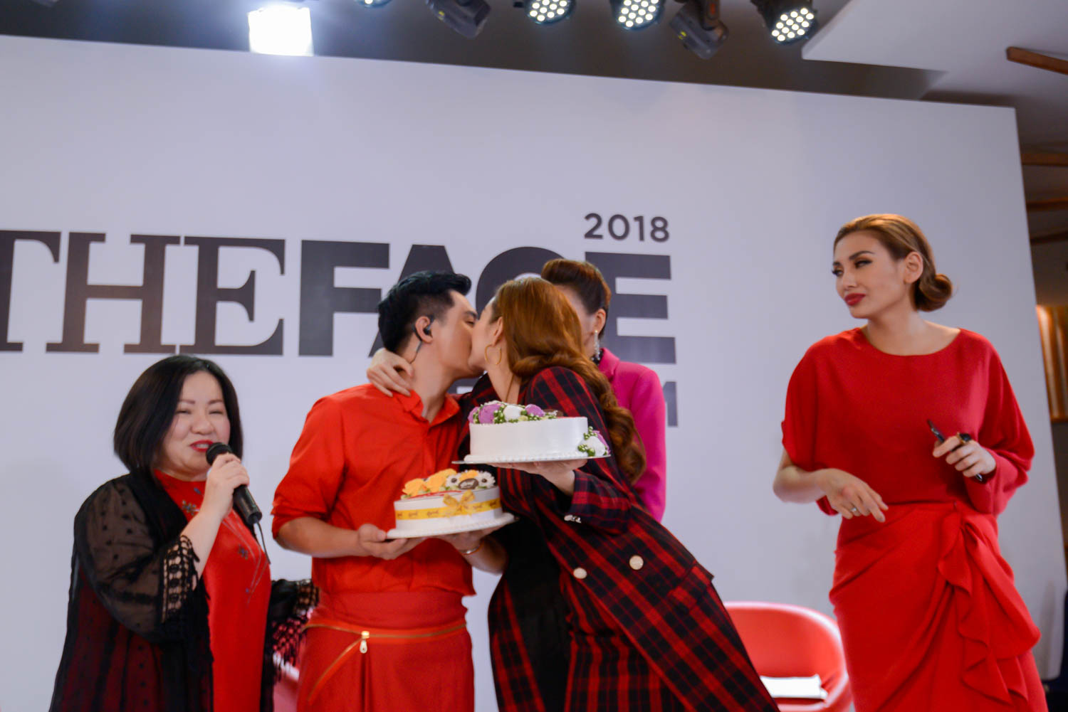 Ekip The Face 2018 đón sinh nhật Nam Trung (23)