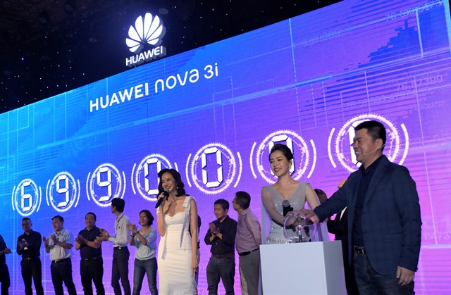 Huawei Nova 3i lifestyle 2 Huawei Nova 3i: Smartphone 4 camera AI chính thức ra mắt tại Việt Nam