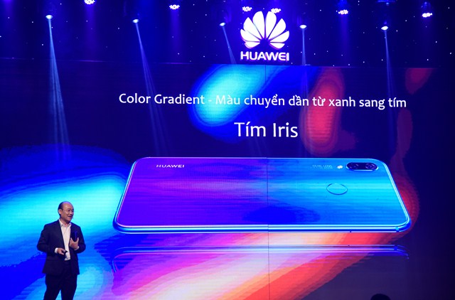 Huawei Nova 3i lifestyle 4 Huawei Nova 3i: Smartphone 4 camera AI chính thức ra mắt tại Việt Nam