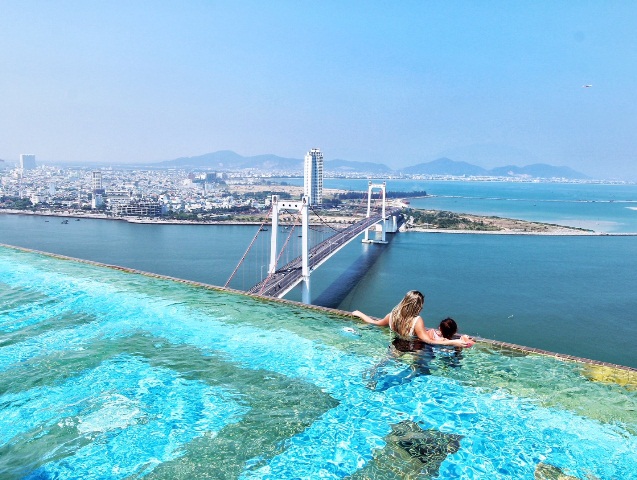 da nang 3 lifestyle Tự tin sống ảo ngàn like ở bể bơi vô cực dát vàng 24K view đẹp nhất Đà Nẵng