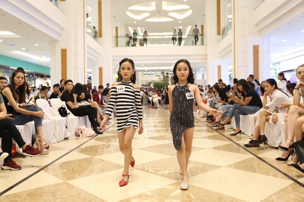 Dàn mẫu nhí công phá casting models của VIFW FW 2018 (4)