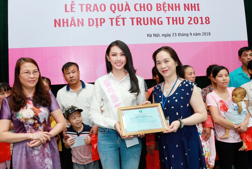 Nguyen Thuc Thuy Tien 16