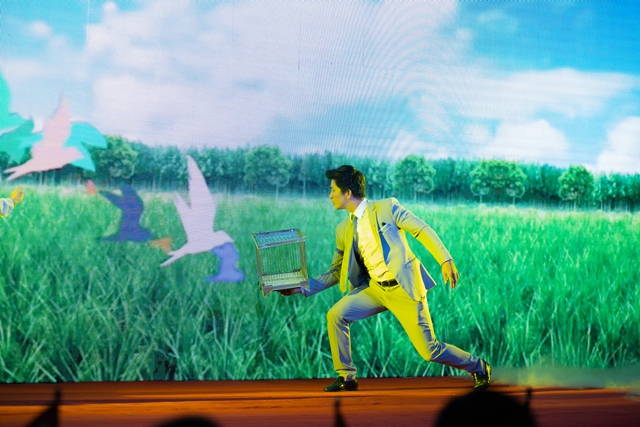 ao thuat gia nguyen phuong lifestyle 2 Kỷ lục gia Nguyễn Phương xác lập kỷ lục thế giới với màn trình diễn ảo thuật 4D
