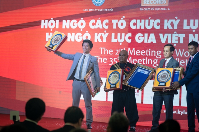 ao thuat gia nguyen phuong lifestyle 8 Kỷ lục gia Nguyễn Phương xác lập kỷ lục thế giới với màn trình diễn ảo thuật 4D