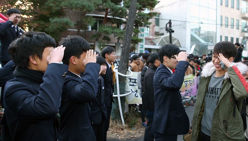 Học sinh Hàn Quốc trước ngày căng thẳng nhất trong 'năm địa ngục' - 3
