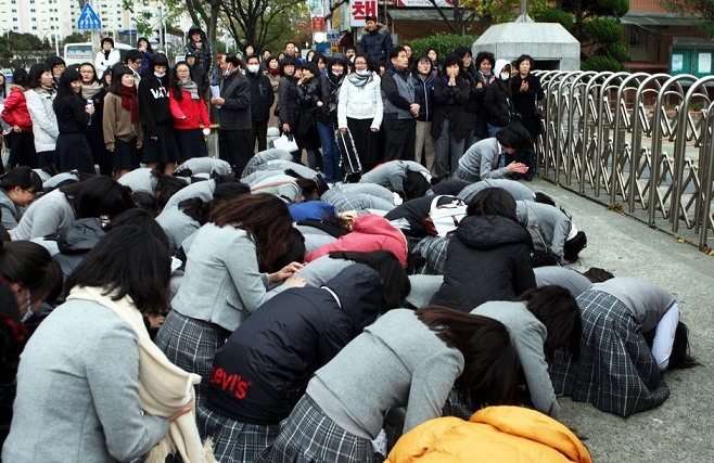 Học sinh Hàn Quốc trước ngày căng thẳng nhất trong 'năm địa ngục' - 10