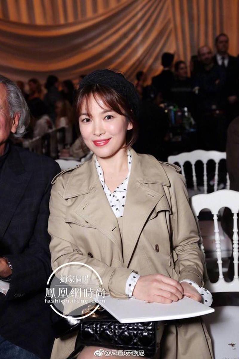 1 năm sau khi làm vợ Song Joong Ki, Song Hye Kyo đã thay đổi liên tục như thế này - 6