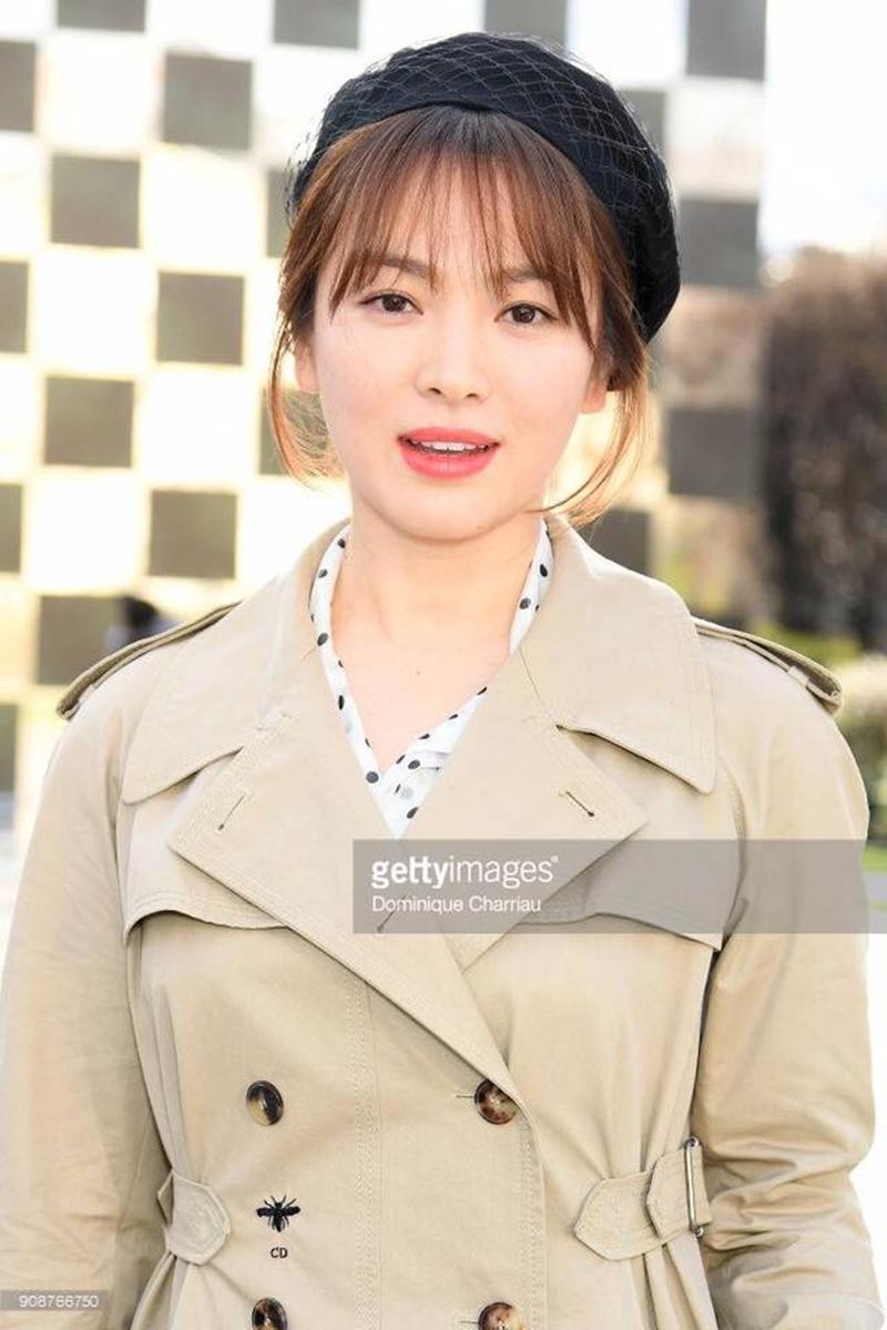 1 năm sau khi làm vợ Song Joong Ki, Song Hye Kyo đã thay đổi liên tục như thế này - 7