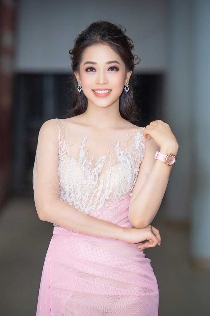 Á hậu Phương Nga (15)