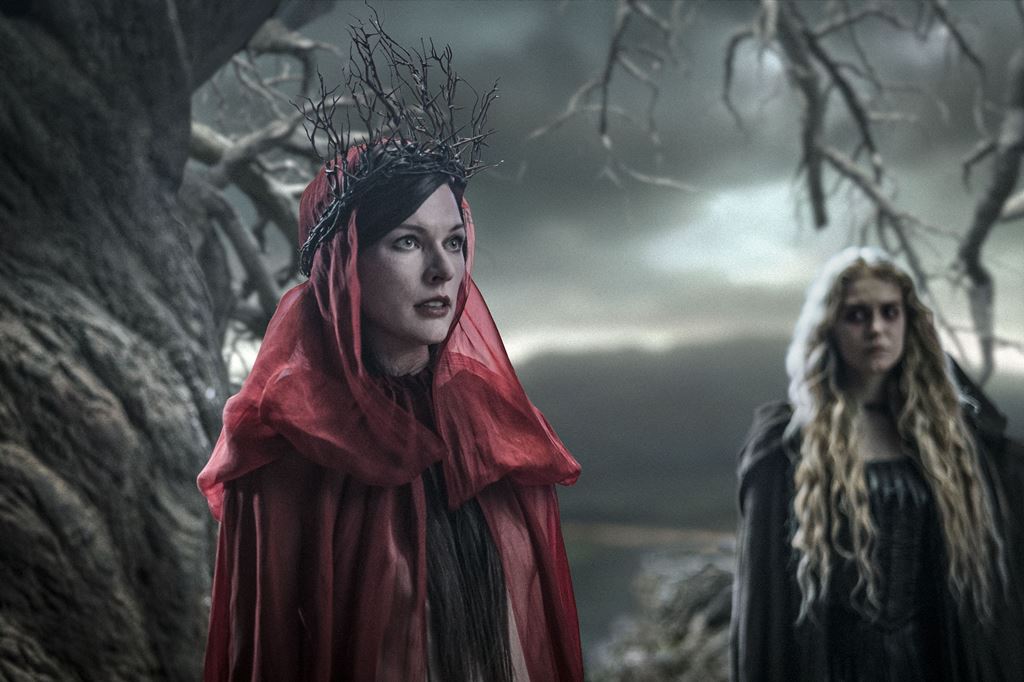 Milla Jovovich as 'Nimue the Blood Queen' and Penelope Mitchell as 'Ganeida' in HELLBOY. Photo Credit: Mark Rogers.