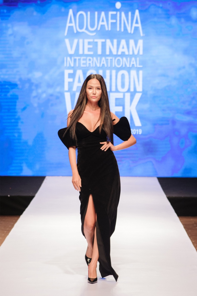 Thiết kế của Đức Vincie trong BST Endless Summer sẽ được trình diễn tại Aquafina Vietnam International Fashion Week Xuân Hè 2019