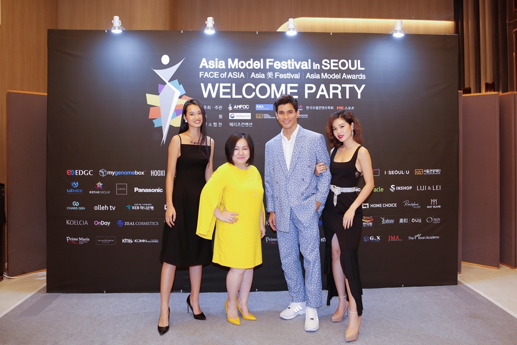 Bà Trang Lê chụp ảnh cùng top 3 tại Welcome Party Asia Model Festival
