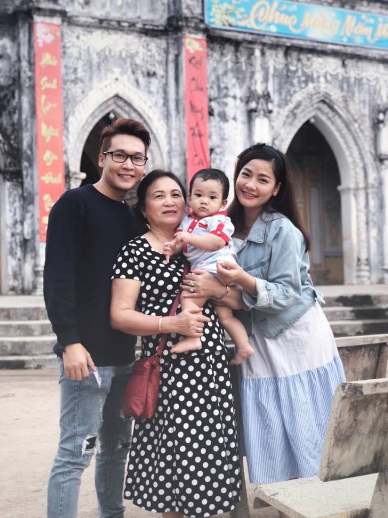Trần Vũ cùng vợ và con trai  (4)