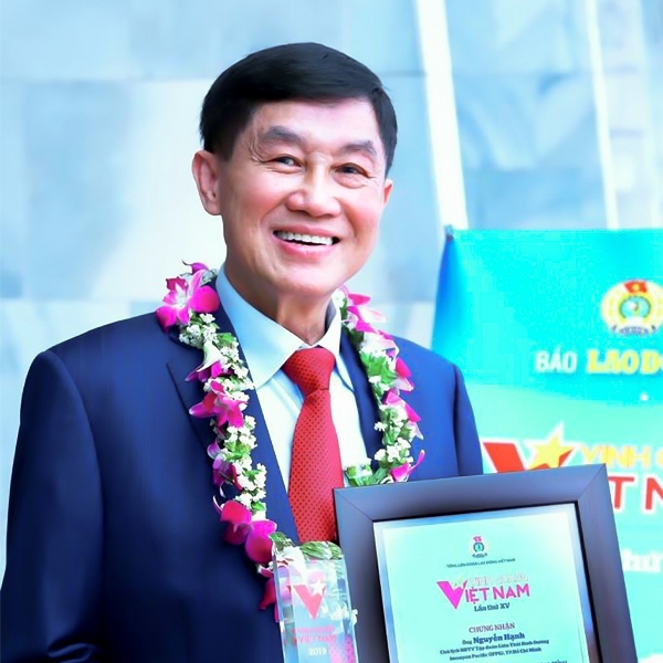 chu tich IPPG nhan giai thuong vinh quang Viet Nam 1 Ông Johnathan Hạnh Nguyễn được vinh danh tại Giải thưởng Vinh Quang Việt Nam