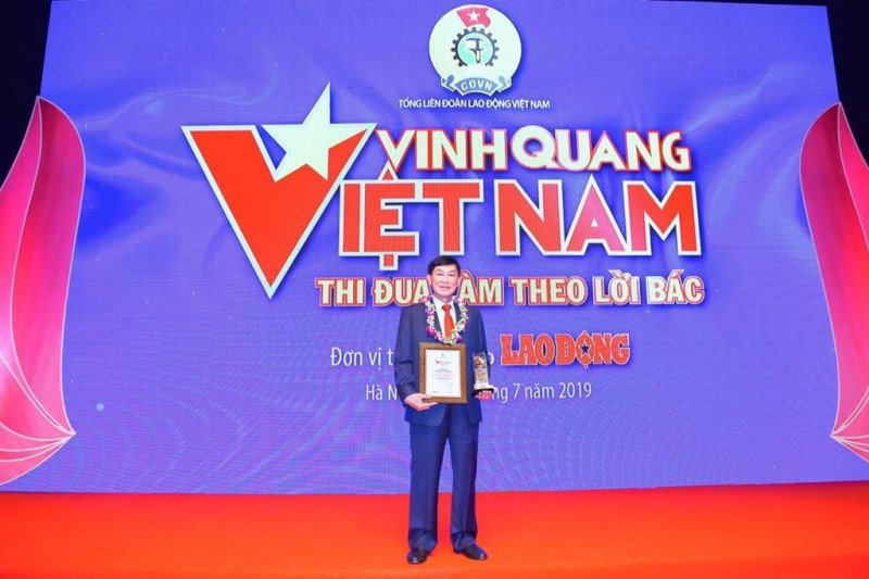 chu tich IPPG nhan giai thuong vinh quang Viet Nam 3 Ông Johnathan Hạnh Nguyễn được vinh danh tại Giải thưởng Vinh Quang Việt Nam