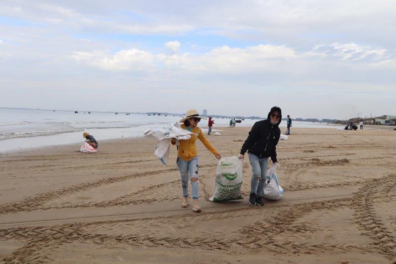 The Body Shop Beach Clean up 2019 3 Dọn sạch hơn 1 tấn rác tại bãi biển Long Hải cùng The Body Shop