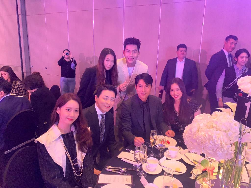 Quốc Anh, Linh Đan chụp hình cùng Yoona, Lee Hanee, Jo Jung-suk, Jung Woosung, Chun Ho Jin