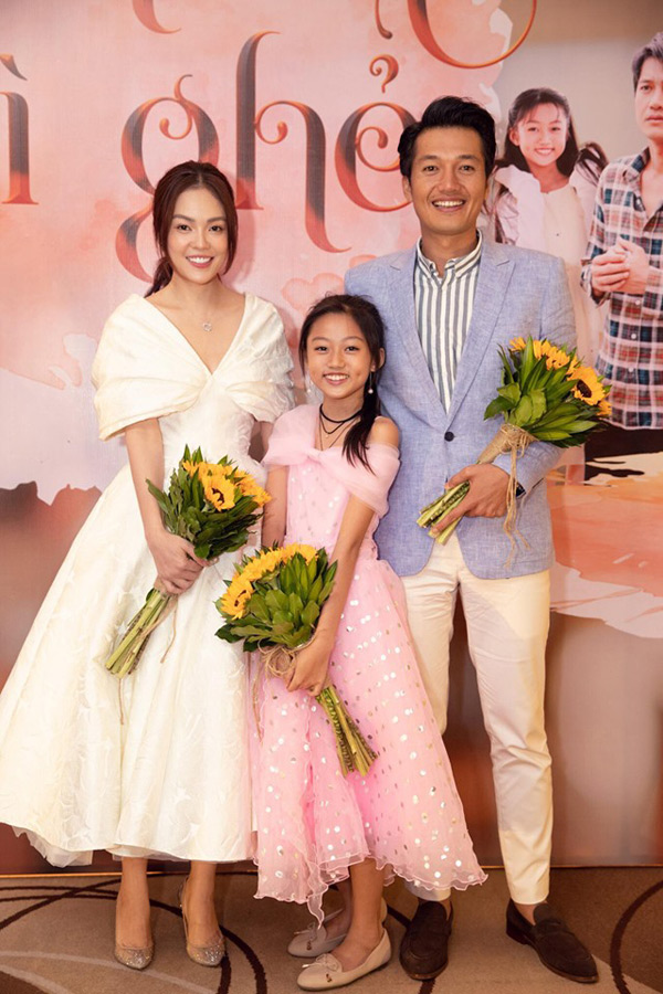 Dương Cẩm Lynh - Ngô Quang Tuấn và bé Mai Cát Vi là một gia đình nhỏ trong phim.