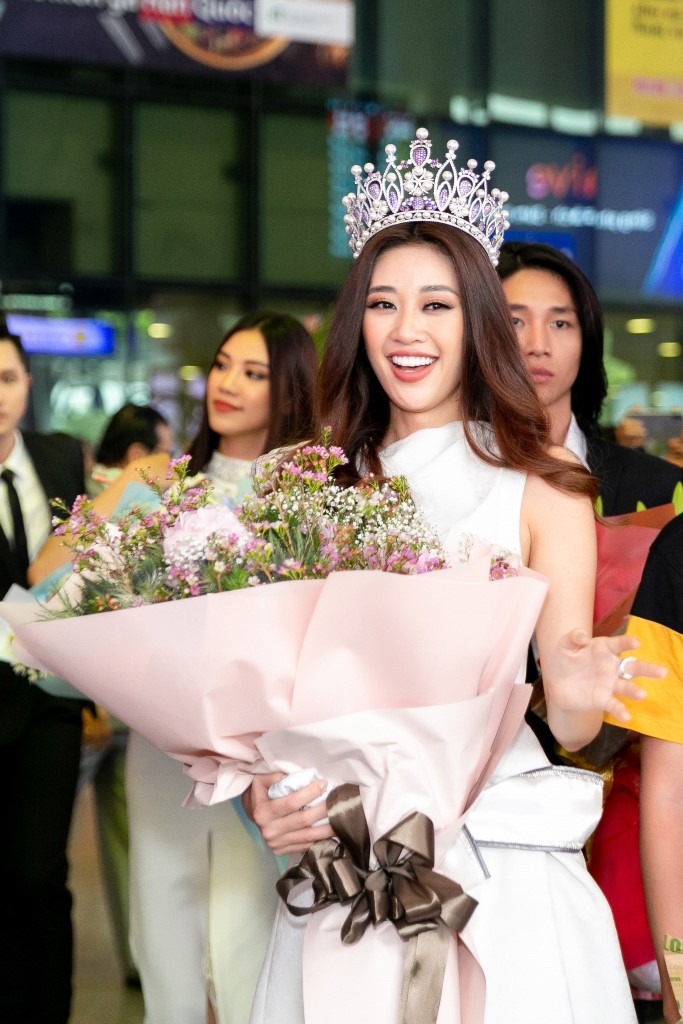 Top 3 Hoa hau Hoan vu Viet Nam 2019 tro ve TPHCM (29)