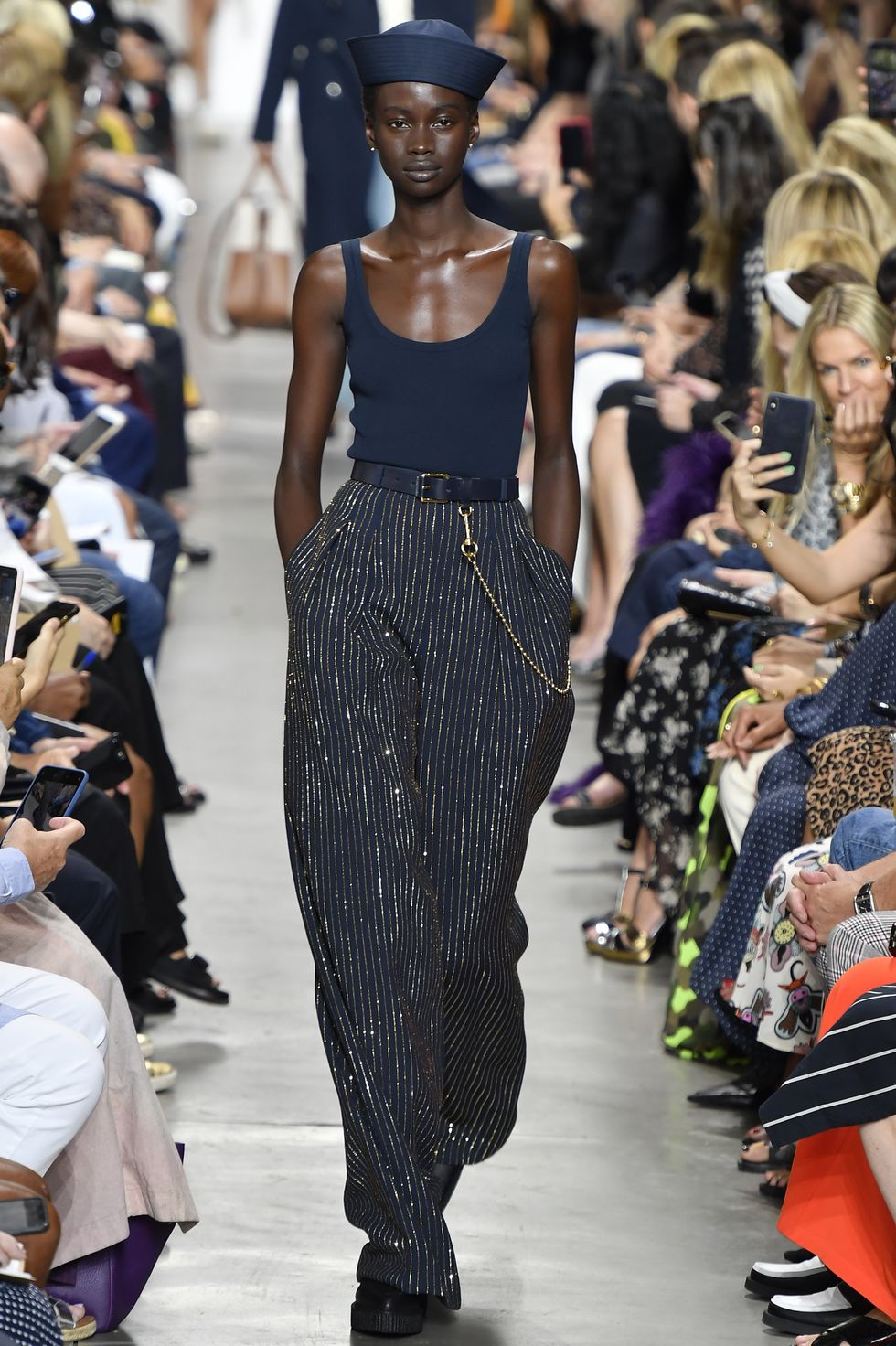 quần ống rộng Michael Kors - xu hướng thời trang Xuân - Hè 2020