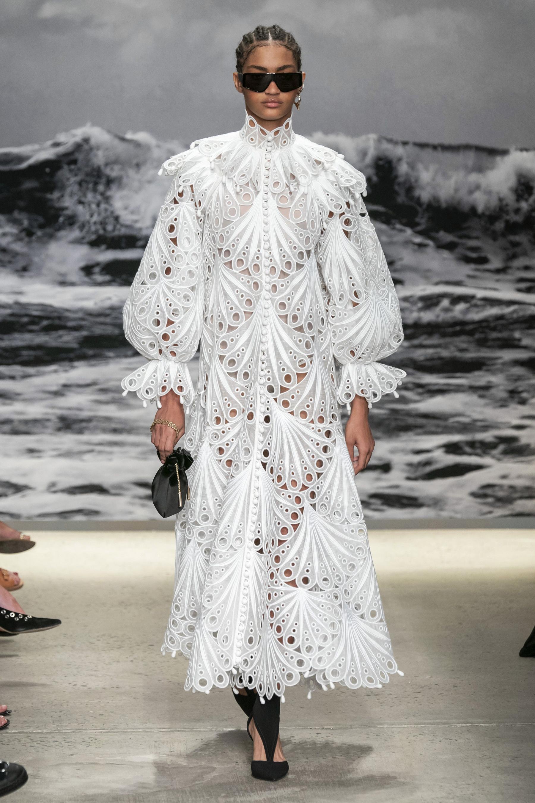 đầm trắng tay phồng Zimmermann - xu hướng thời trang xuân hè 2020
