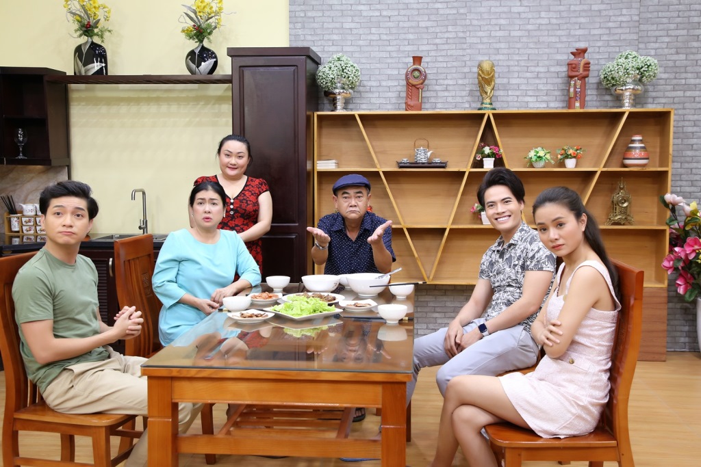 Dan dien vien Thanh Thuy, Viet Anh, Vo Tan Phat, Ngoc Xuyen, Huyen Tram, Huu Dang, Cam Ho trong Chuyen Gia Dinh Vang 2020 (42)