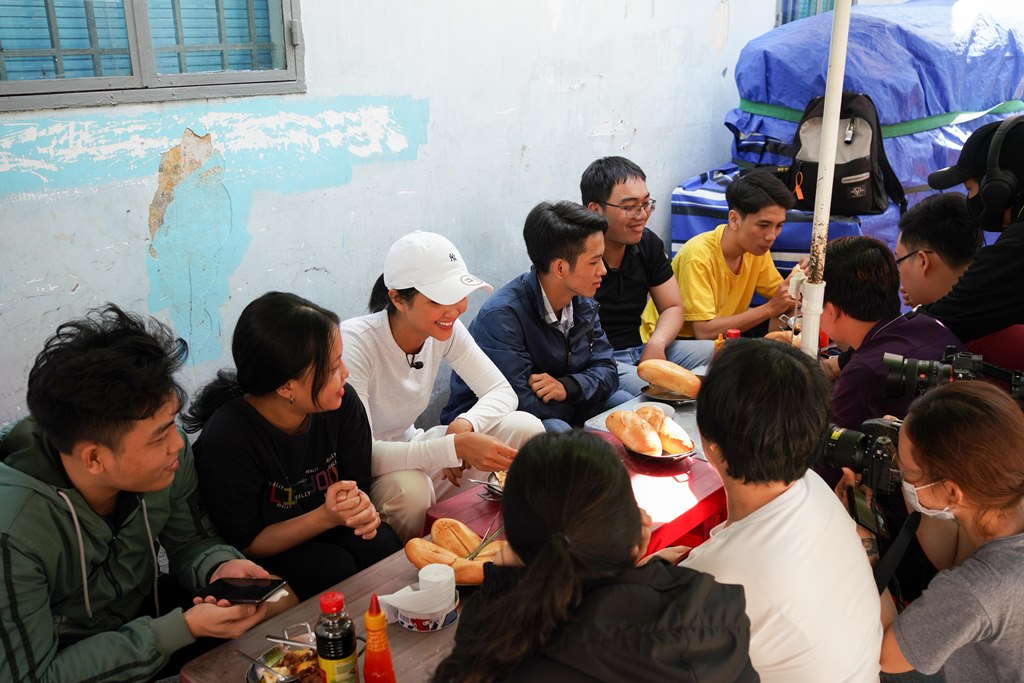 Hoa hau HHen Nie_Banh Mi (3)