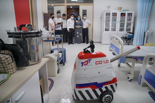 Chế tạo thành công robot đa năng giá rẻ hỗ trợ ngành y chống dịch - 3