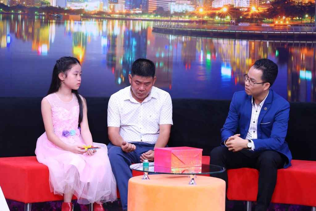 HINH ANH TRONG TALKSHOW (6)