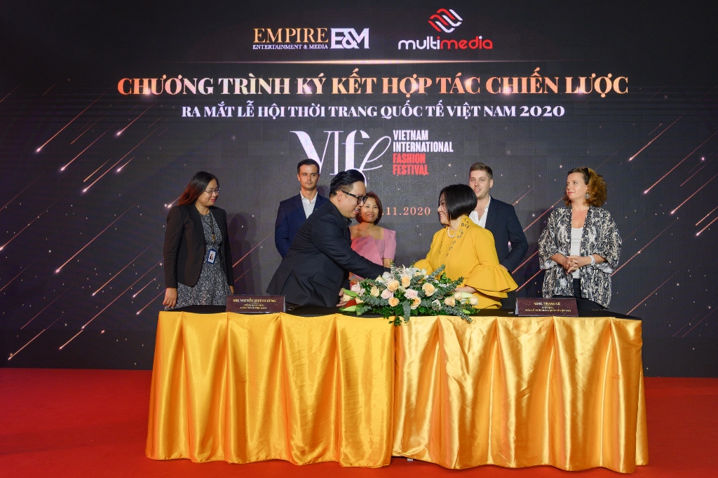 Lễ Ký kết EmpireEM_MultiMedia và Ra mắt  chương trình Vietnam International Fashion Festival 2020(2)