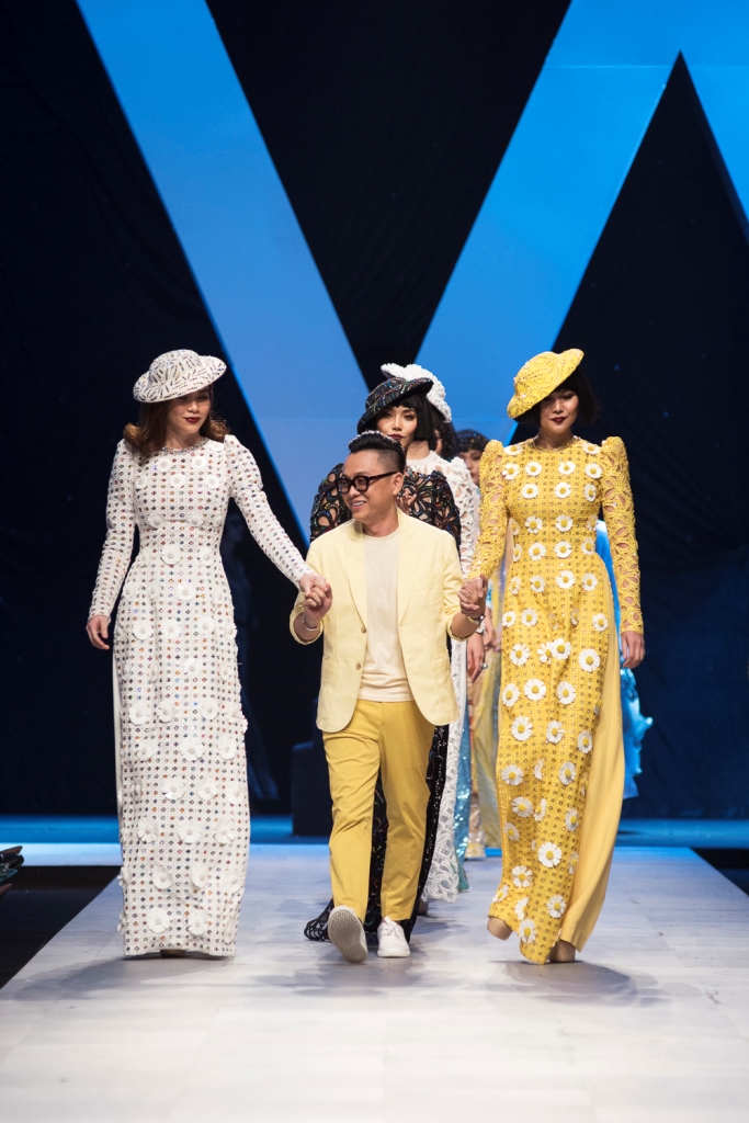 NHÀ THIẾT KẾ NGUYỄN CÔNG TRÍ CHÍNH THỨC MỞ MÀN AQUAFINA VIETNAM INTERNATIONAL FASHION WEEK 2020(1)