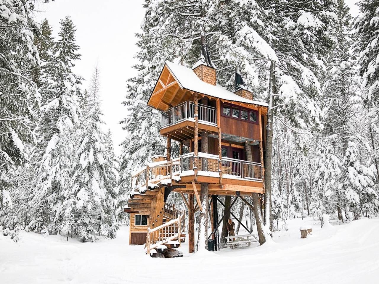 tuyết phủ nhà trên cây