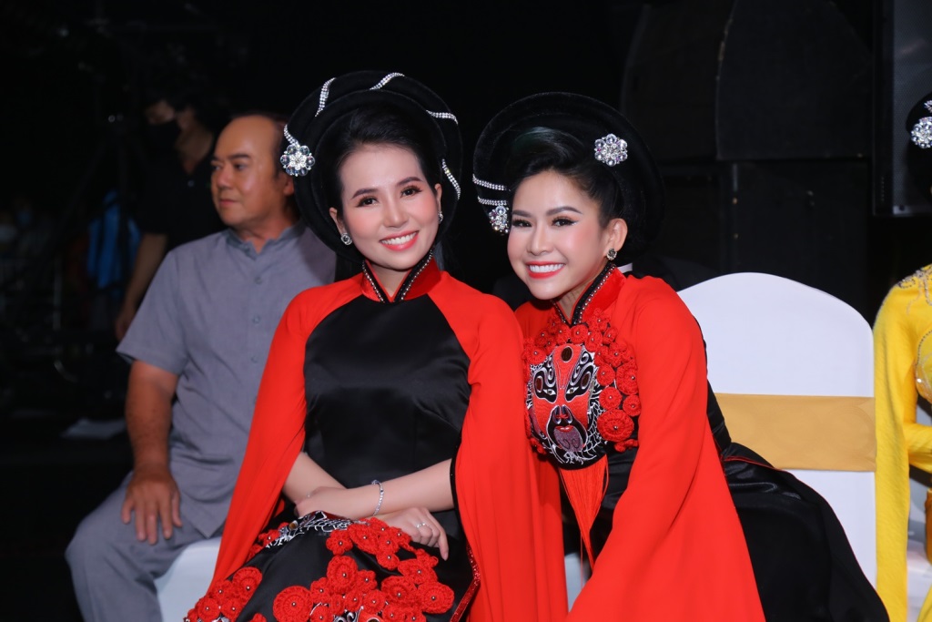 PHUONG CAM NGOC VA BINH TINH