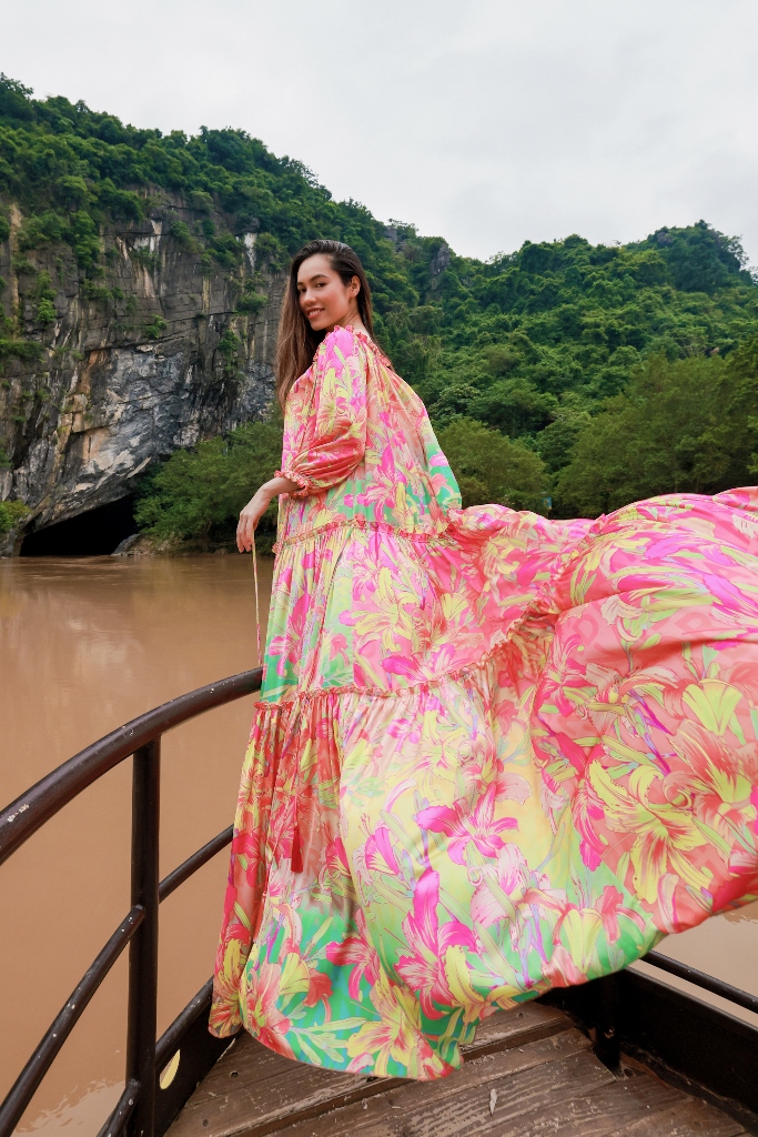 Vu Hoang My - Fashion - Động Phong Nha - Outfit Adrian Anh Tuan valenciani - Photo Quỷ Cốc Tử 2