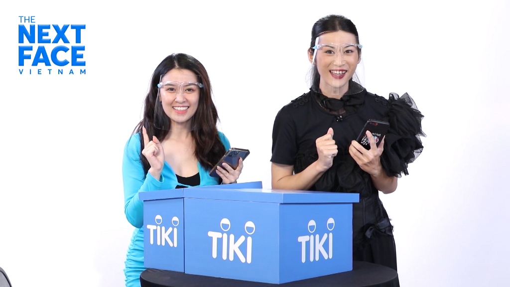 Cặp thí sinh trong phần thi thực hiện clip TVC