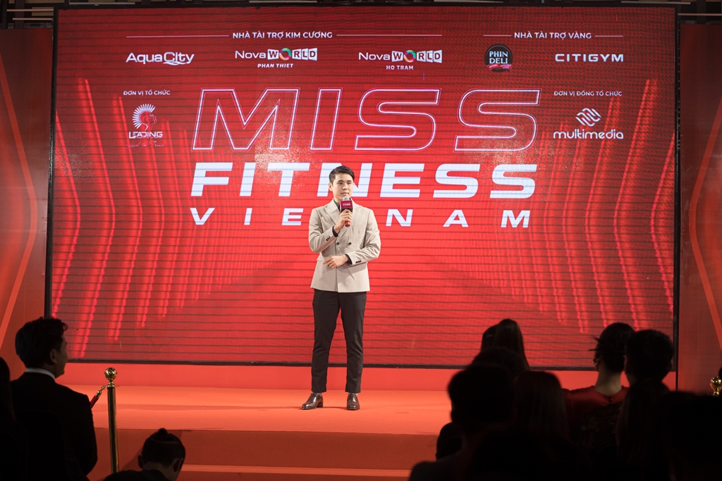 6. Ông Nguyễn Quang Huy - Trưởng Ban tổ chức cuộc thi, đại diện đơn vị Leading Media chia sẻ tạp Họp báo Miss Fitness Vietnam