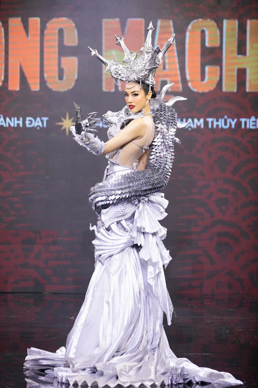 Chiêm ngưỡng 10 bộ trang phục dân tộc đẹp nhất Hoa hậu Hoàn vũ Việt Nam ảnh 8